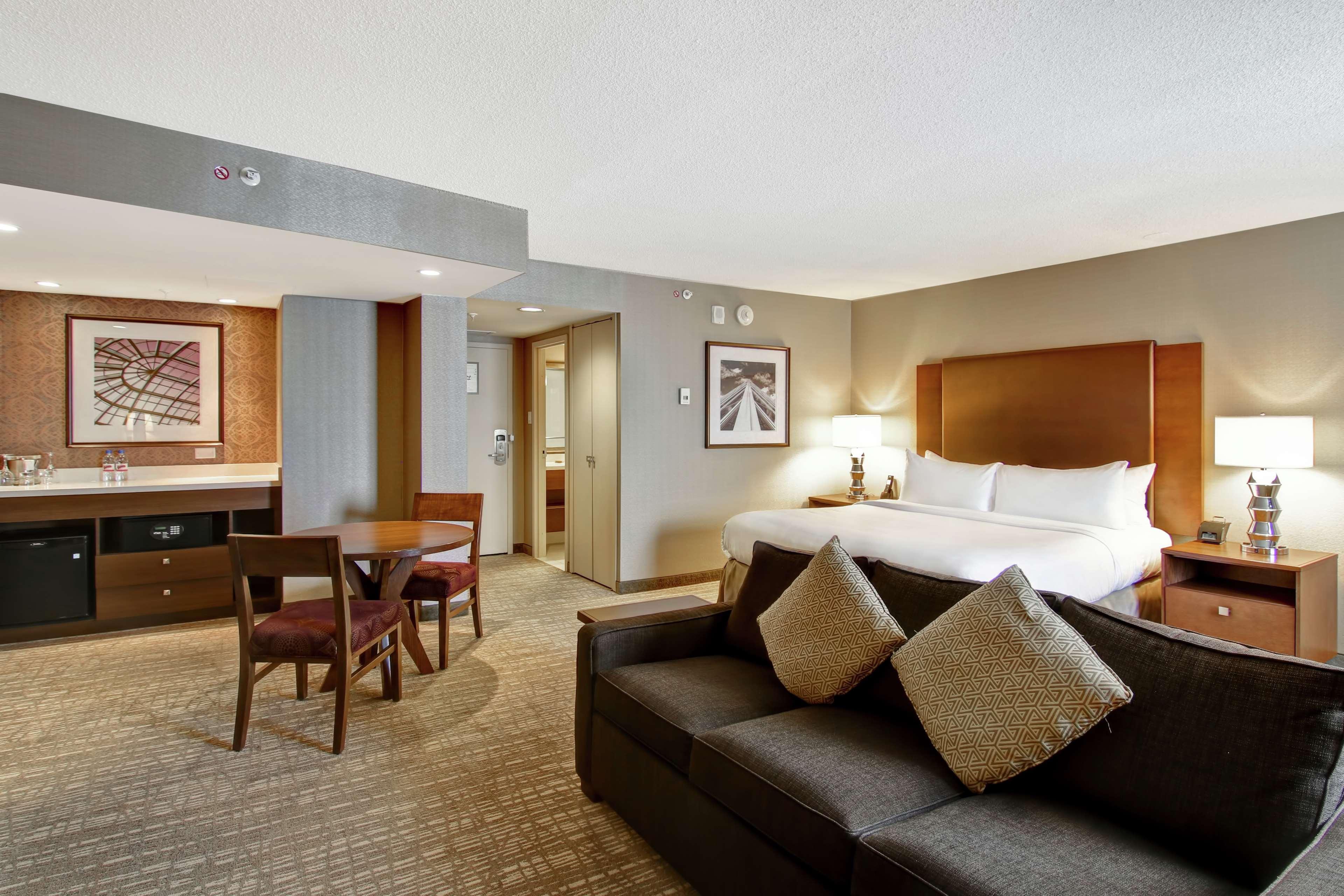 Doubletree By Hilton West Edmonton Otel Dış mekan fotoğraf