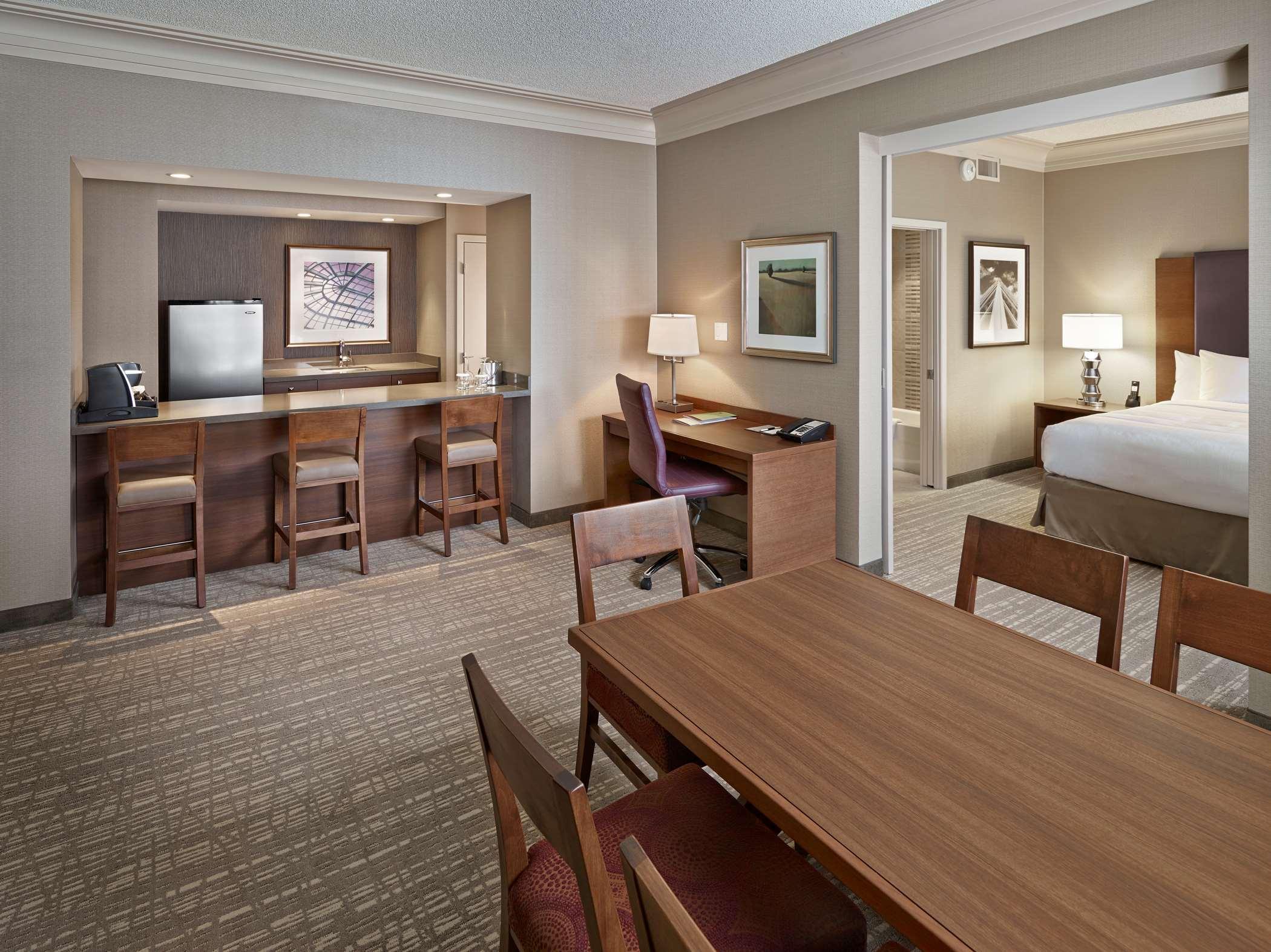 Doubletree By Hilton West Edmonton Otel Dış mekan fotoğraf