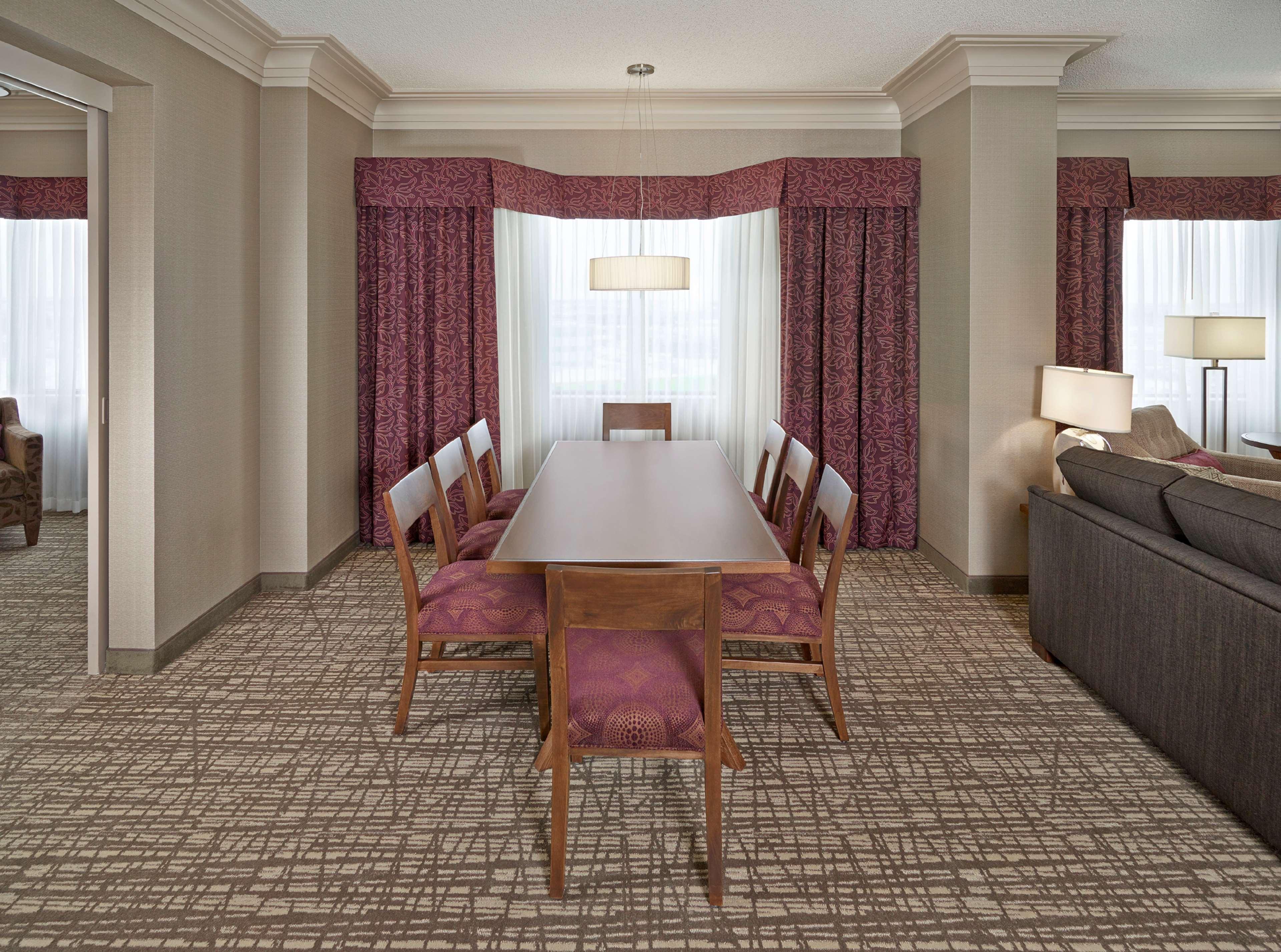 Doubletree By Hilton West Edmonton Otel Dış mekan fotoğraf
