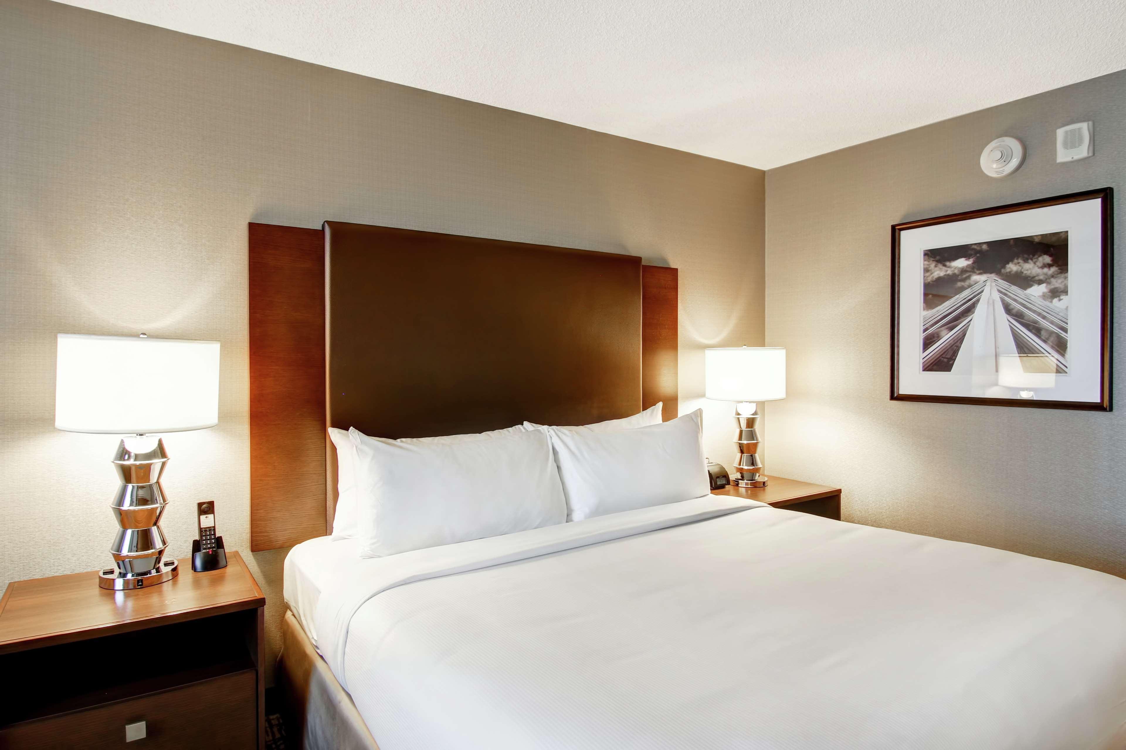 Doubletree By Hilton West Edmonton Otel Dış mekan fotoğraf