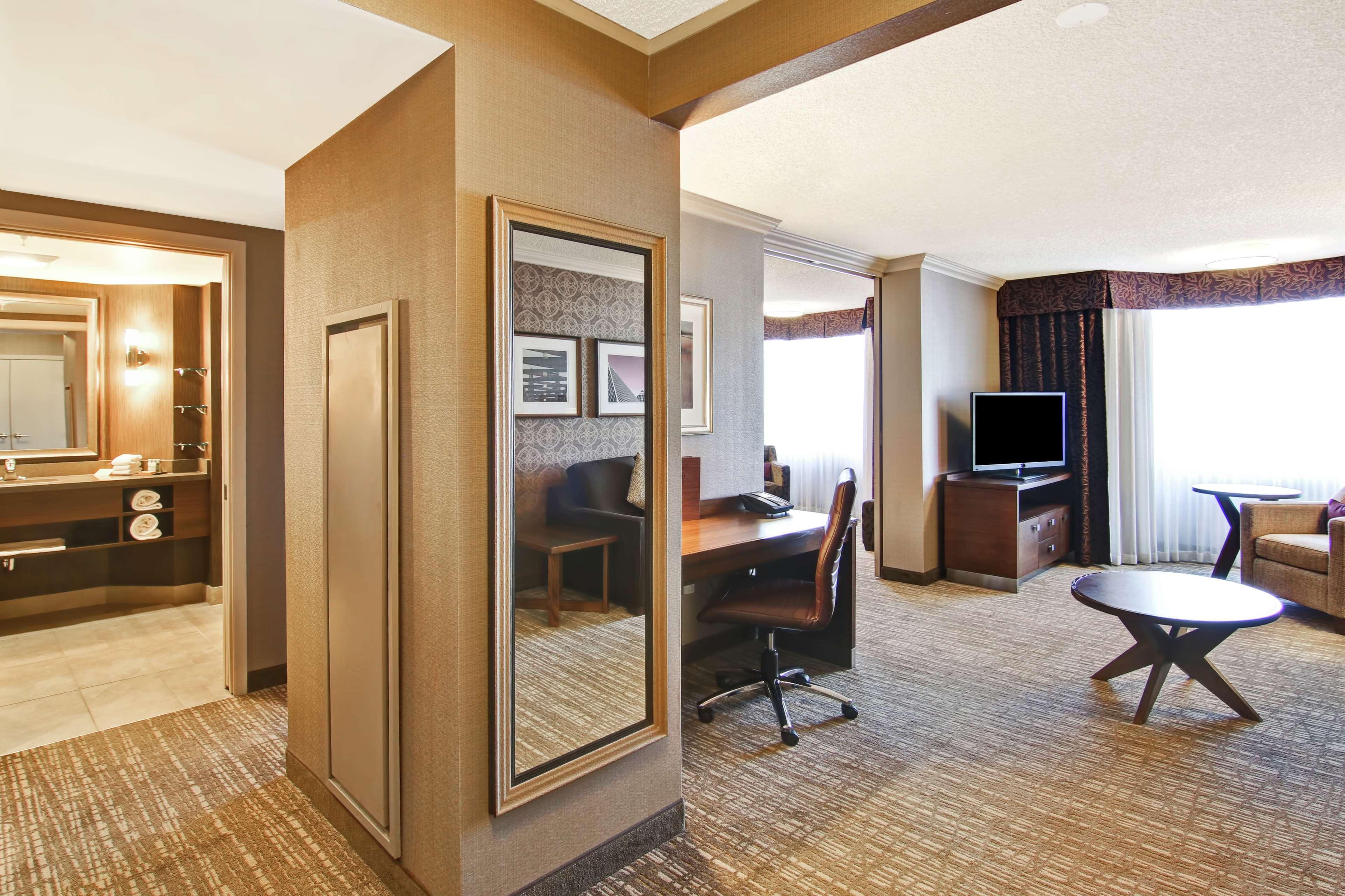 Doubletree By Hilton West Edmonton Otel Dış mekan fotoğraf