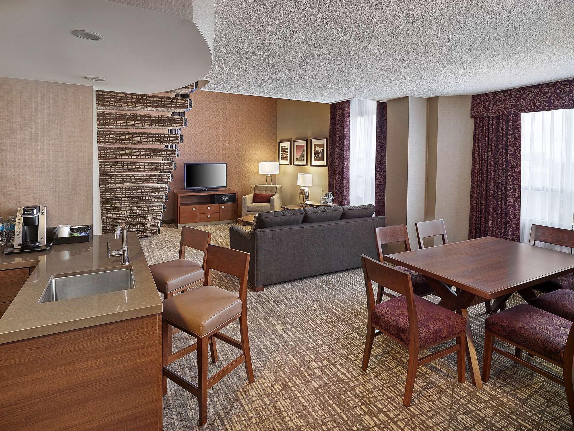 Doubletree By Hilton West Edmonton Otel Dış mekan fotoğraf