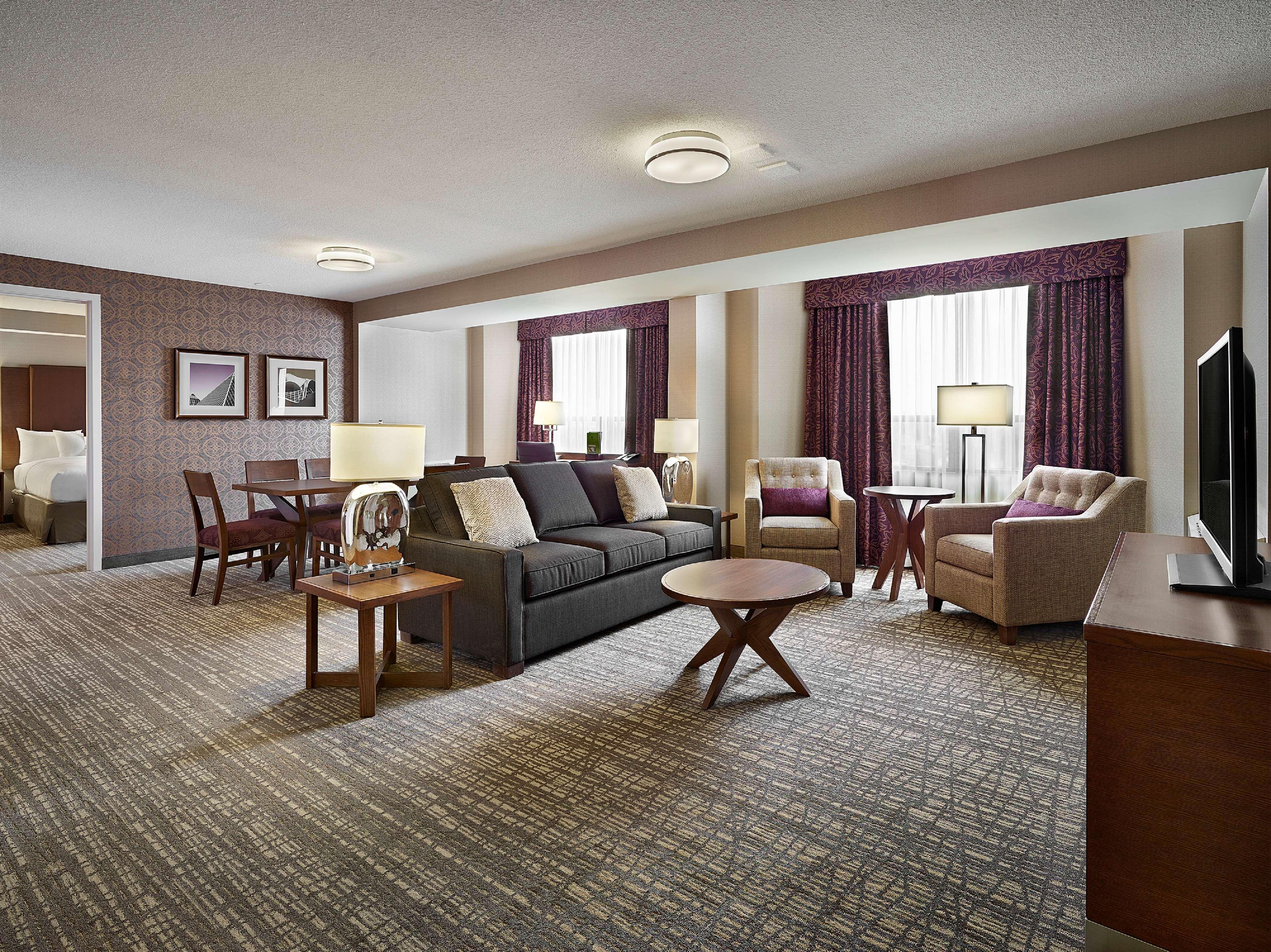 Doubletree By Hilton West Edmonton Otel Dış mekan fotoğraf
