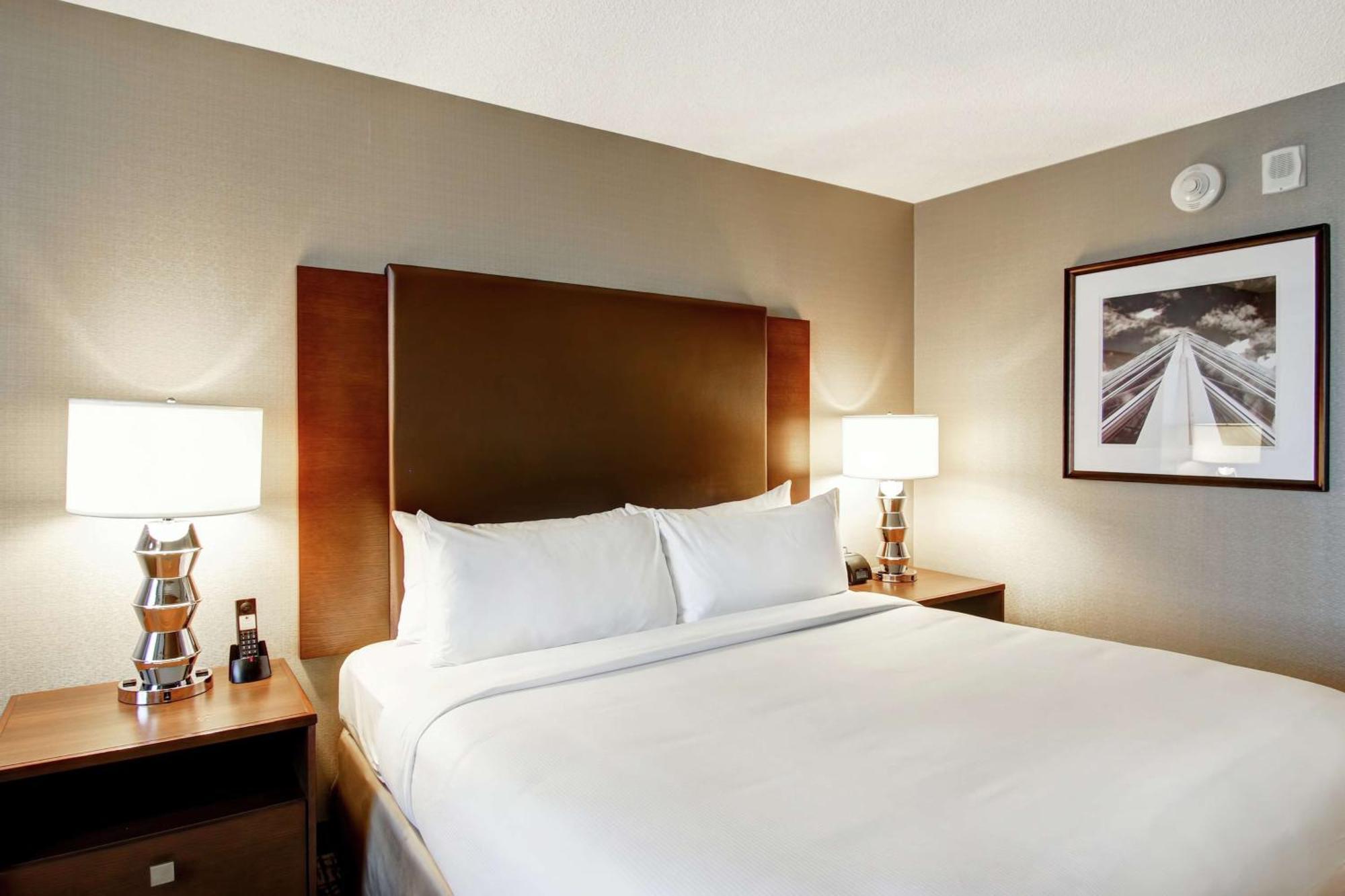 Doubletree By Hilton West Edmonton Otel Dış mekan fotoğraf