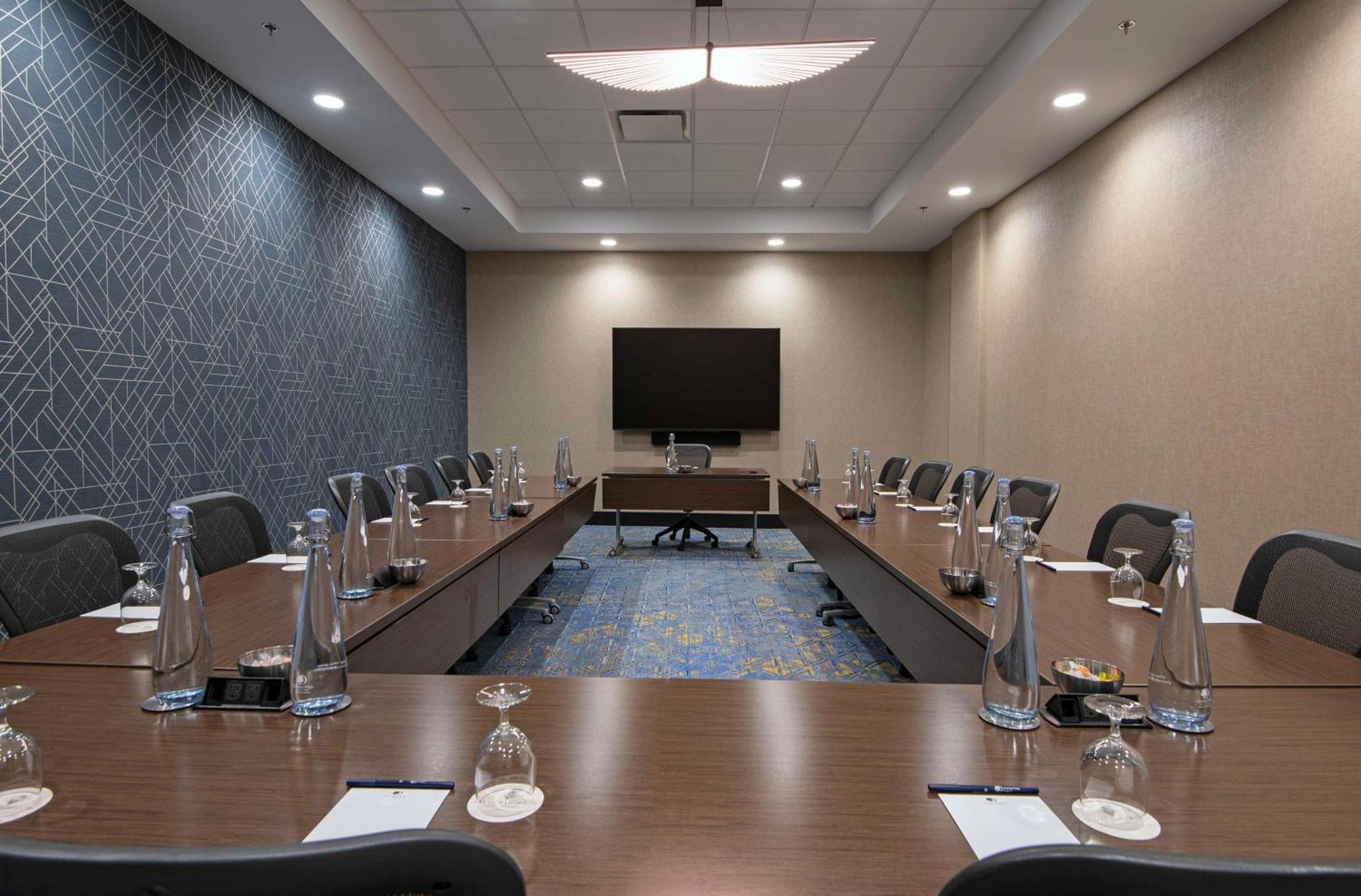Doubletree By Hilton West Edmonton Otel Dış mekan fotoğraf