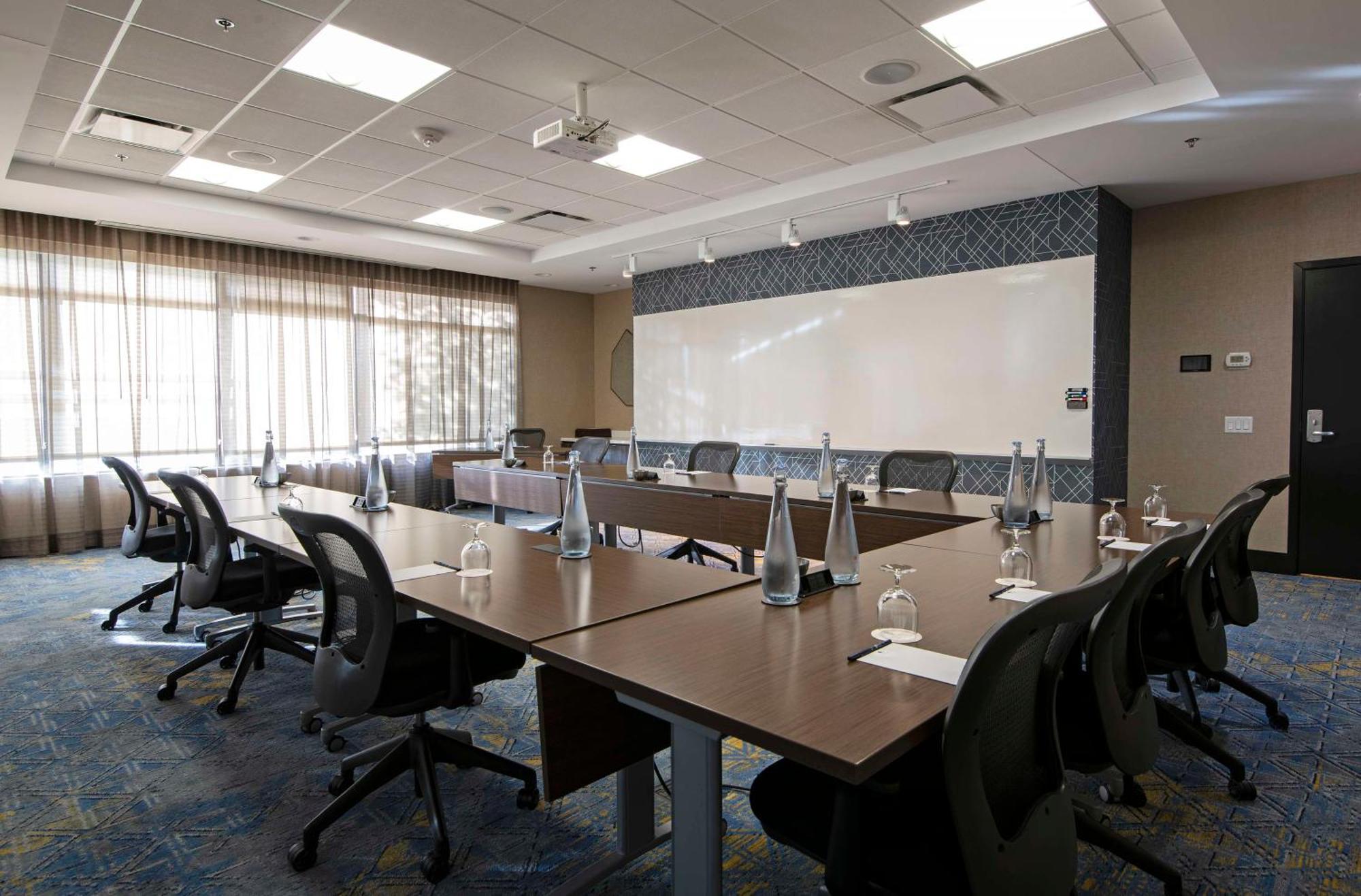 Doubletree By Hilton West Edmonton Otel Dış mekan fotoğraf
