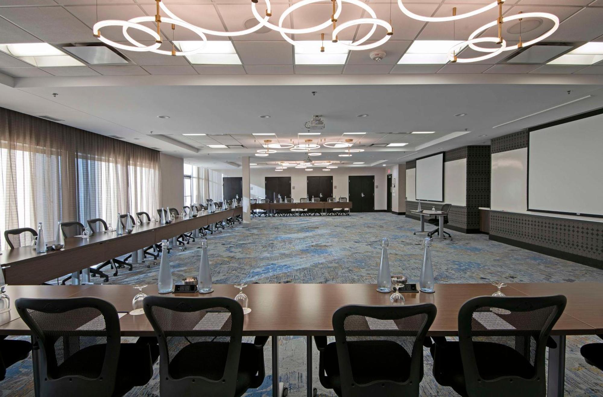 Doubletree By Hilton West Edmonton Otel Dış mekan fotoğraf