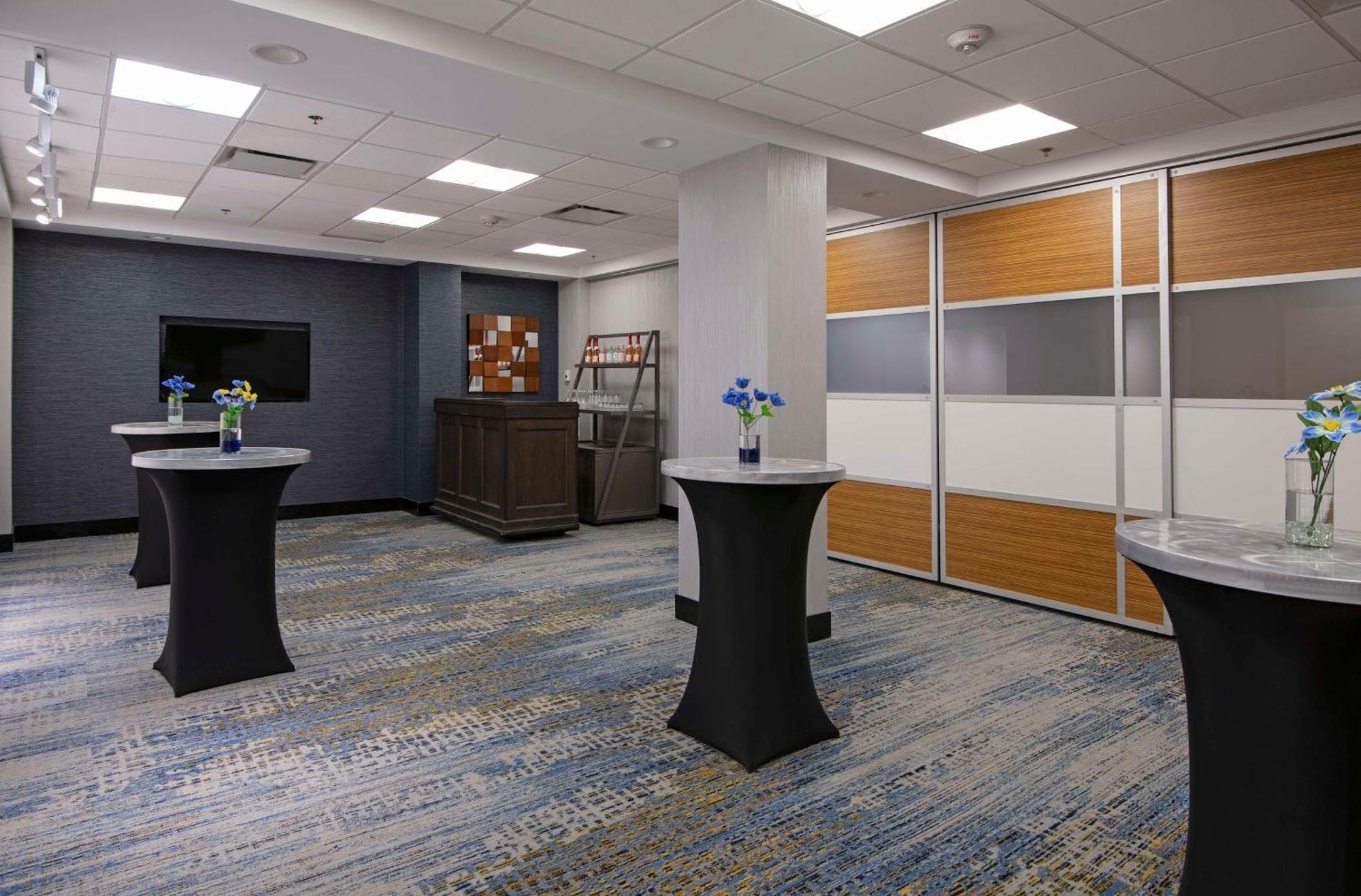 Doubletree By Hilton West Edmonton Otel Dış mekan fotoğraf