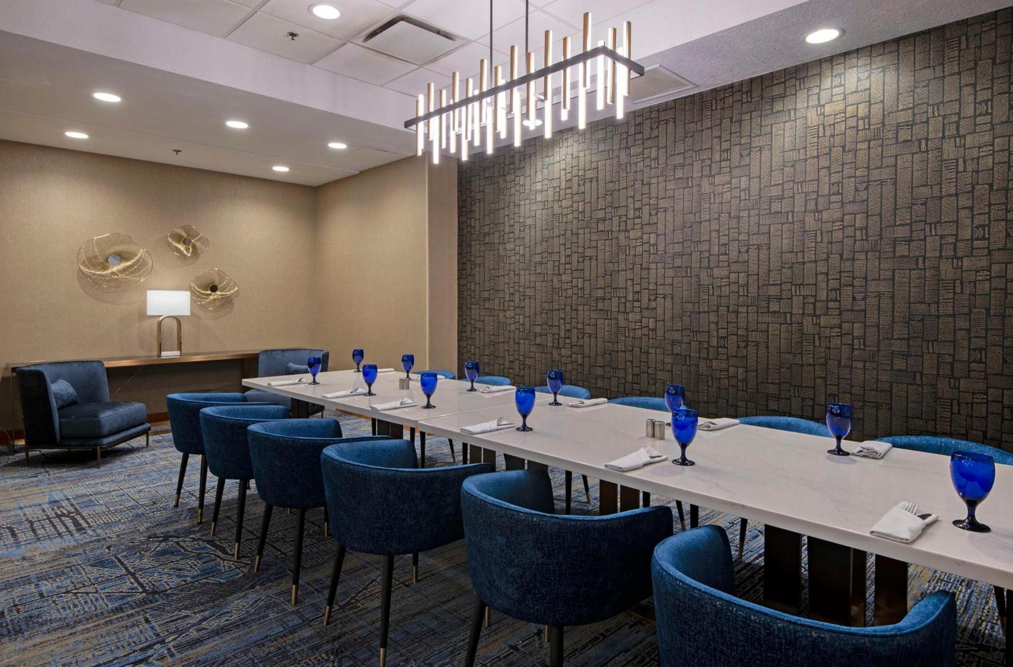 Doubletree By Hilton West Edmonton Otel Dış mekan fotoğraf