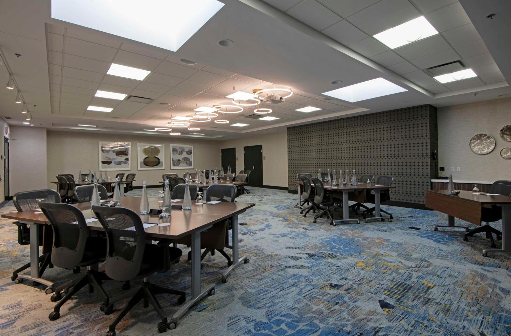 Doubletree By Hilton West Edmonton Otel Dış mekan fotoğraf